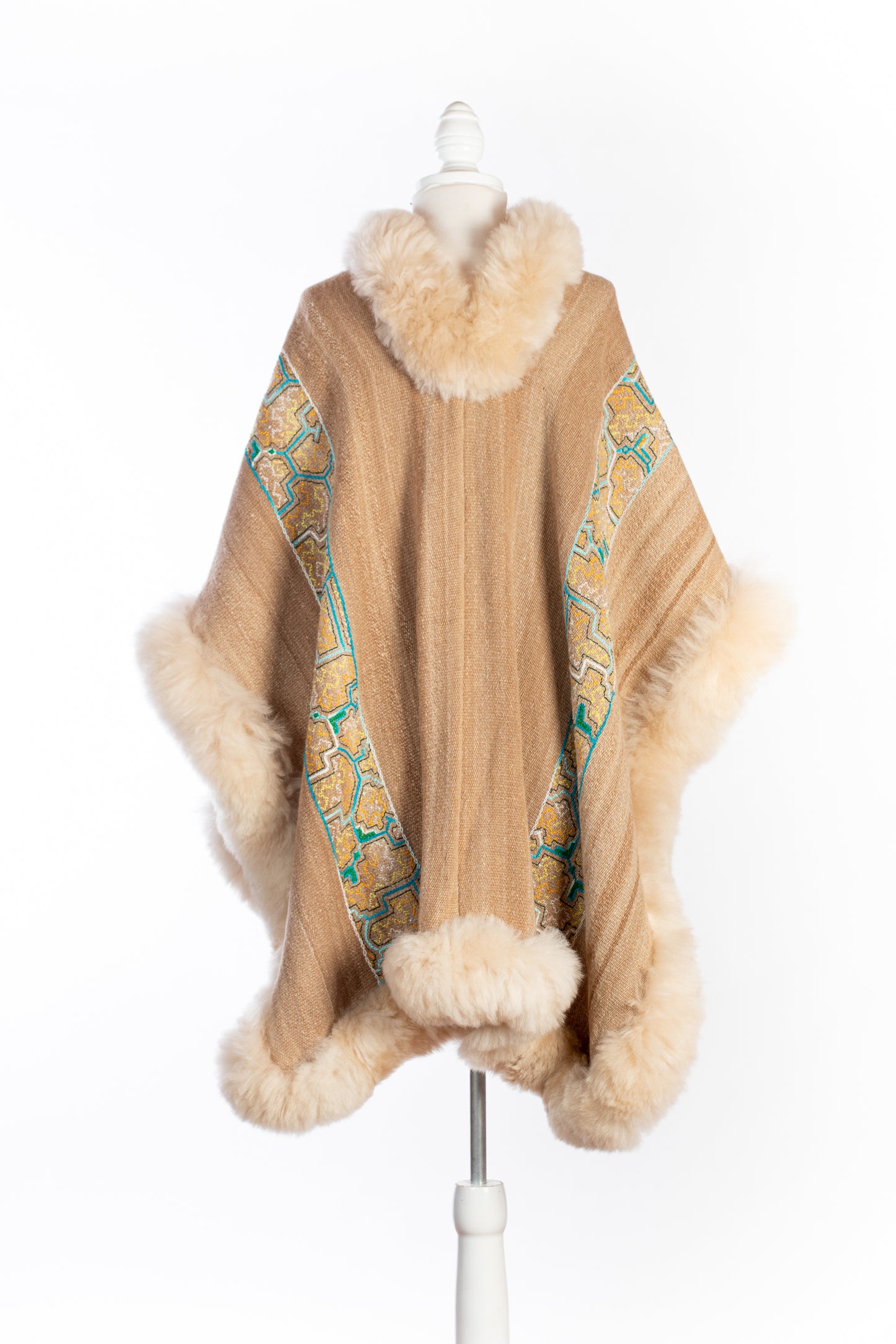 Tan Alpaca x Shipibo Cape | 764